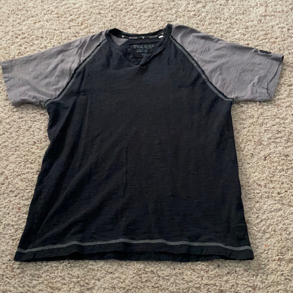 Men’s Guess tee